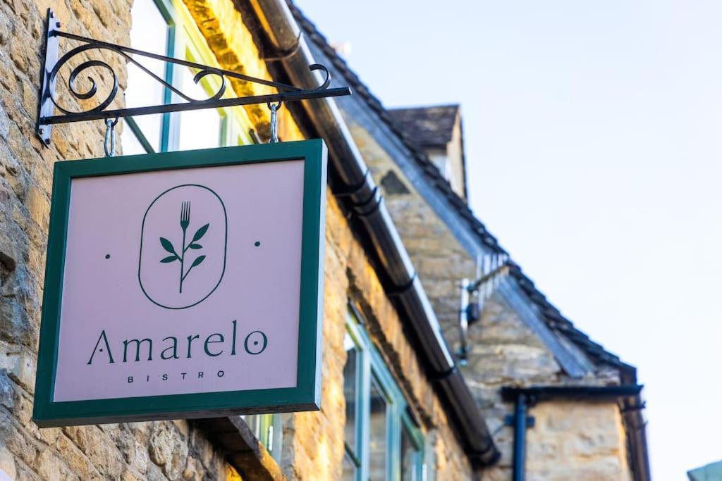 Amarelo Apartment, Central Charlbury, 1 Super King Bed Exterior foto
